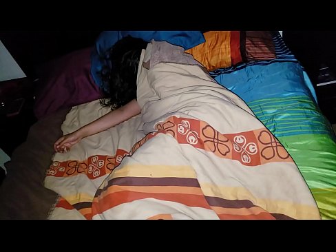 ❤️ ස්ටේප්සන් තම තරුණ සුළු මව නිදා සිටියදී ඇයට බැණ වදියි. ❤❌ Porno si.hentai-id-tv.ru ❌️❤